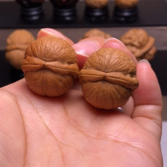 文玩核桃把件蛇皮球46