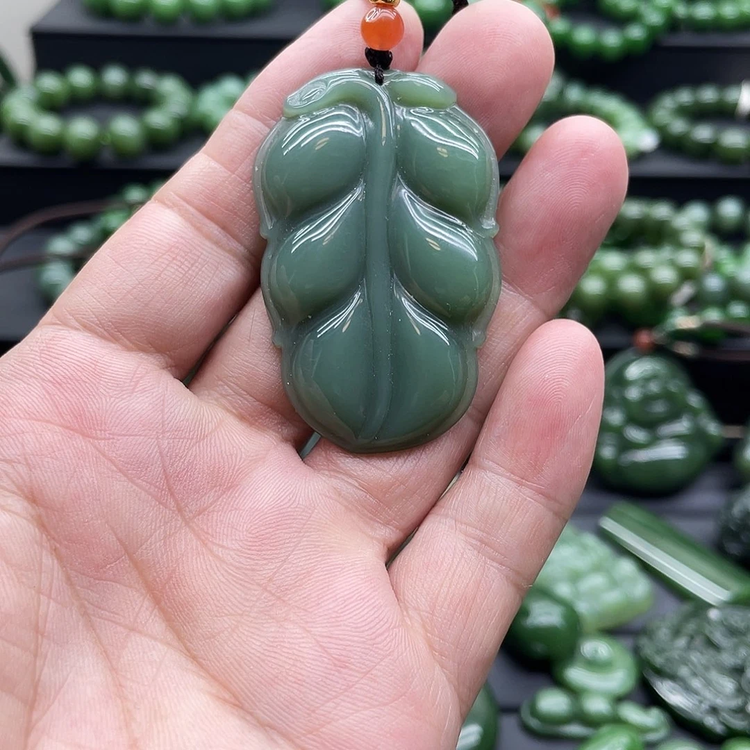 颈饰未镶嵌和田玉（碧玉）