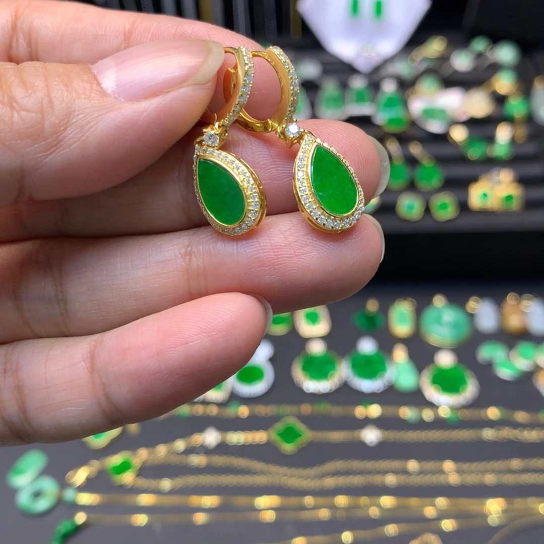 翡翠未镶嵌颈饰有纹