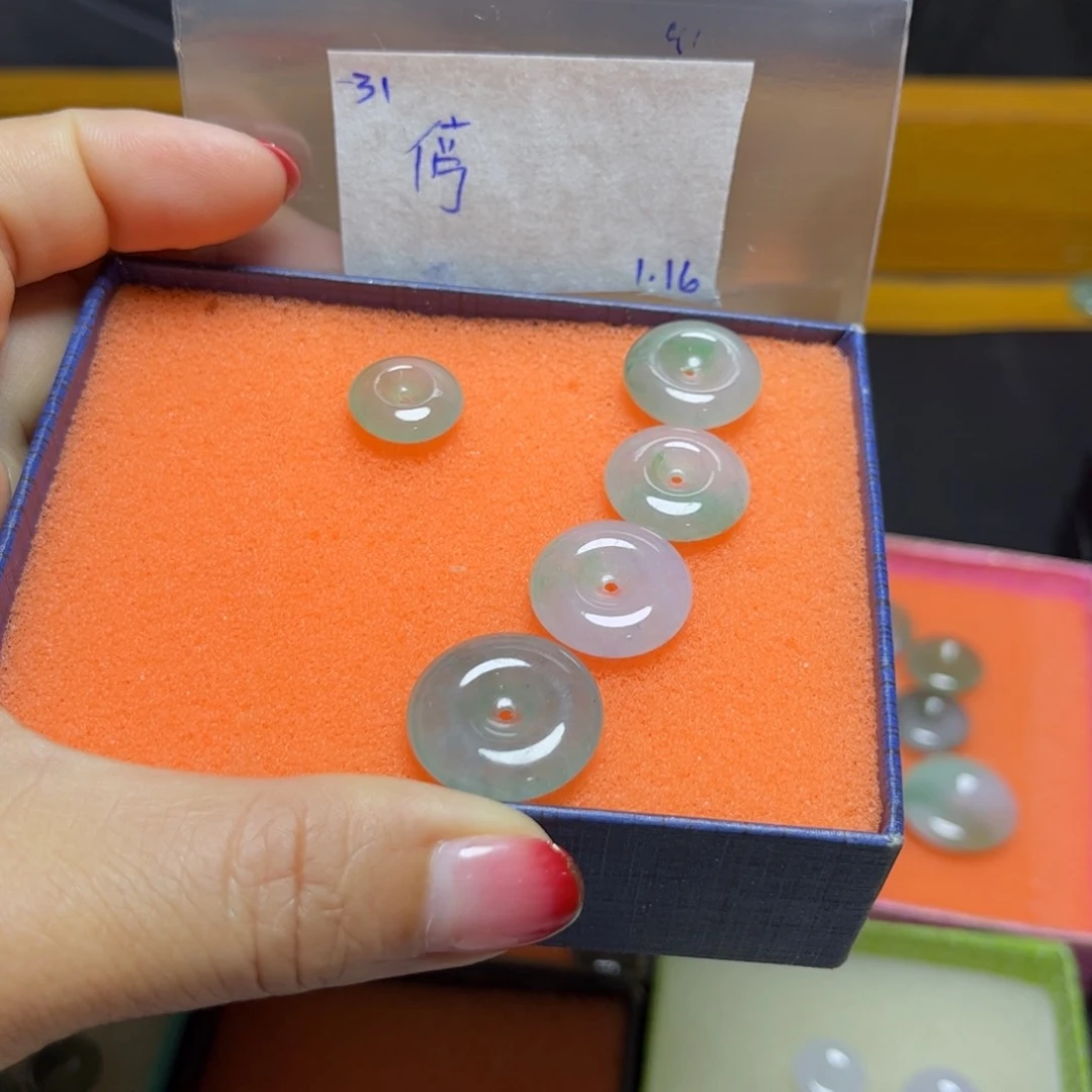 定制翡翠未镶嵌停不