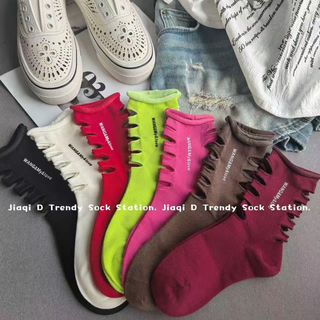 韩版袜子女中筒鱼骨洞洞袜美拉德多巴胺色字母烫印网红个性潮袜