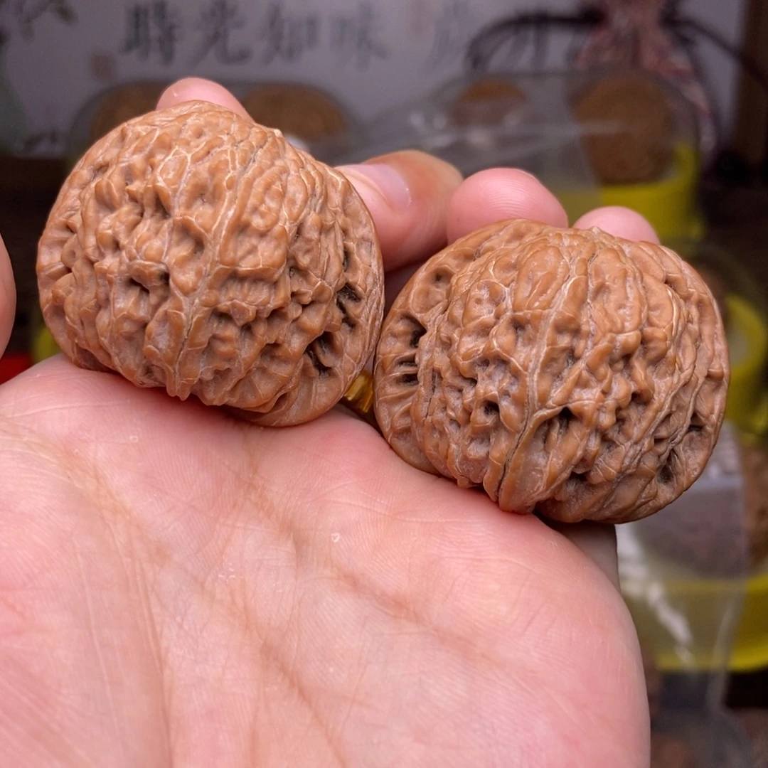 文玩核桃吊坠全品40尺磨盘红皮山地1808