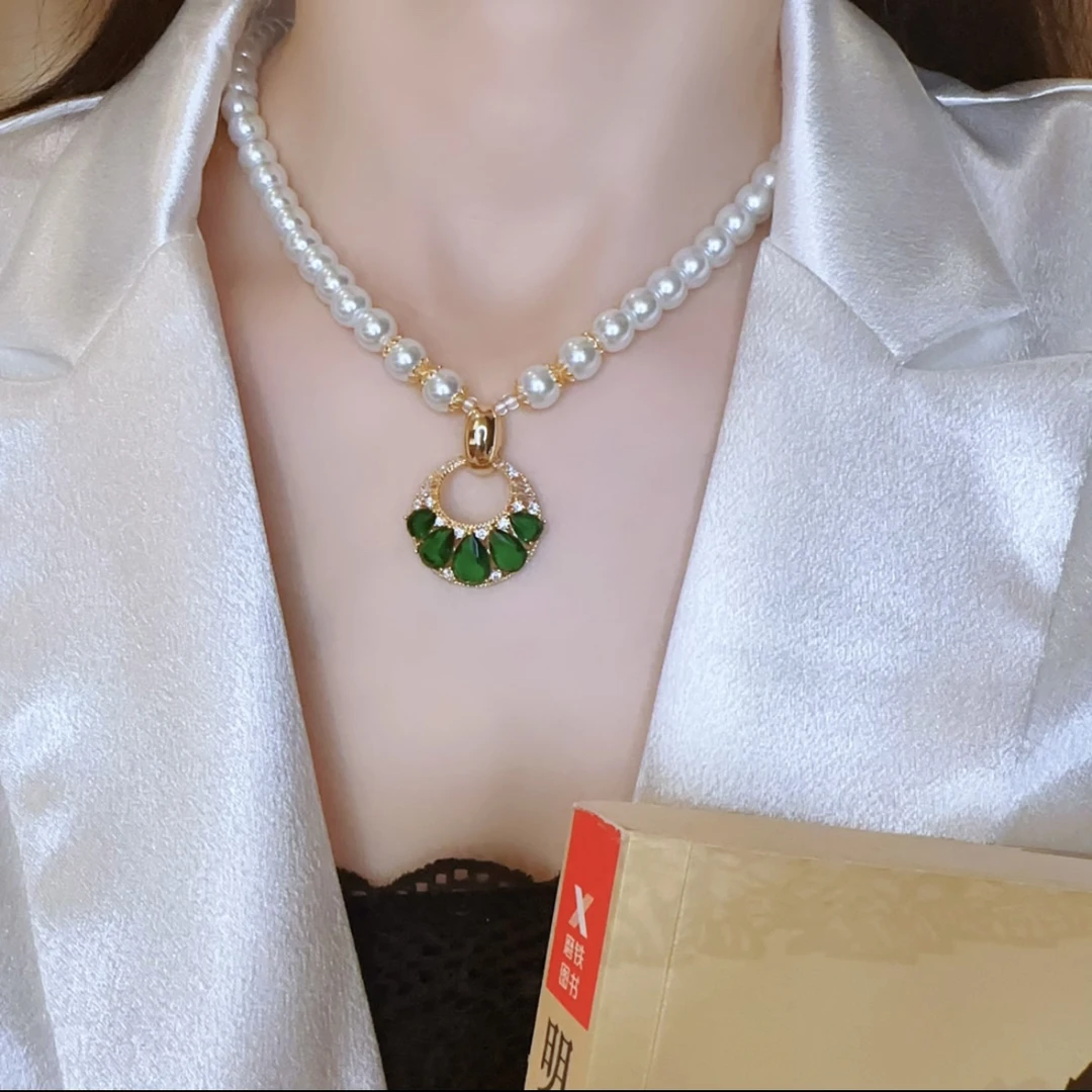 铜合金仿珍珠吊坠 秋冬满钻小月平安扣轻奢优雅气质百搭锁骨链