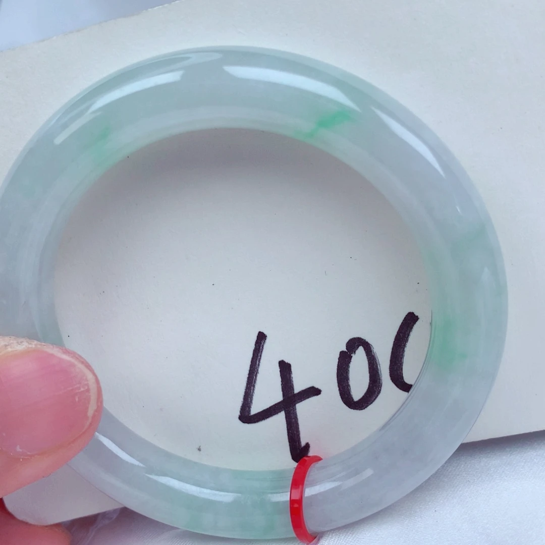 翡翠手镯未镶嵌翡翠