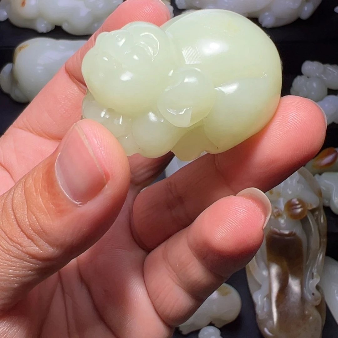 小***贝颈饰未镶嵌和田玉