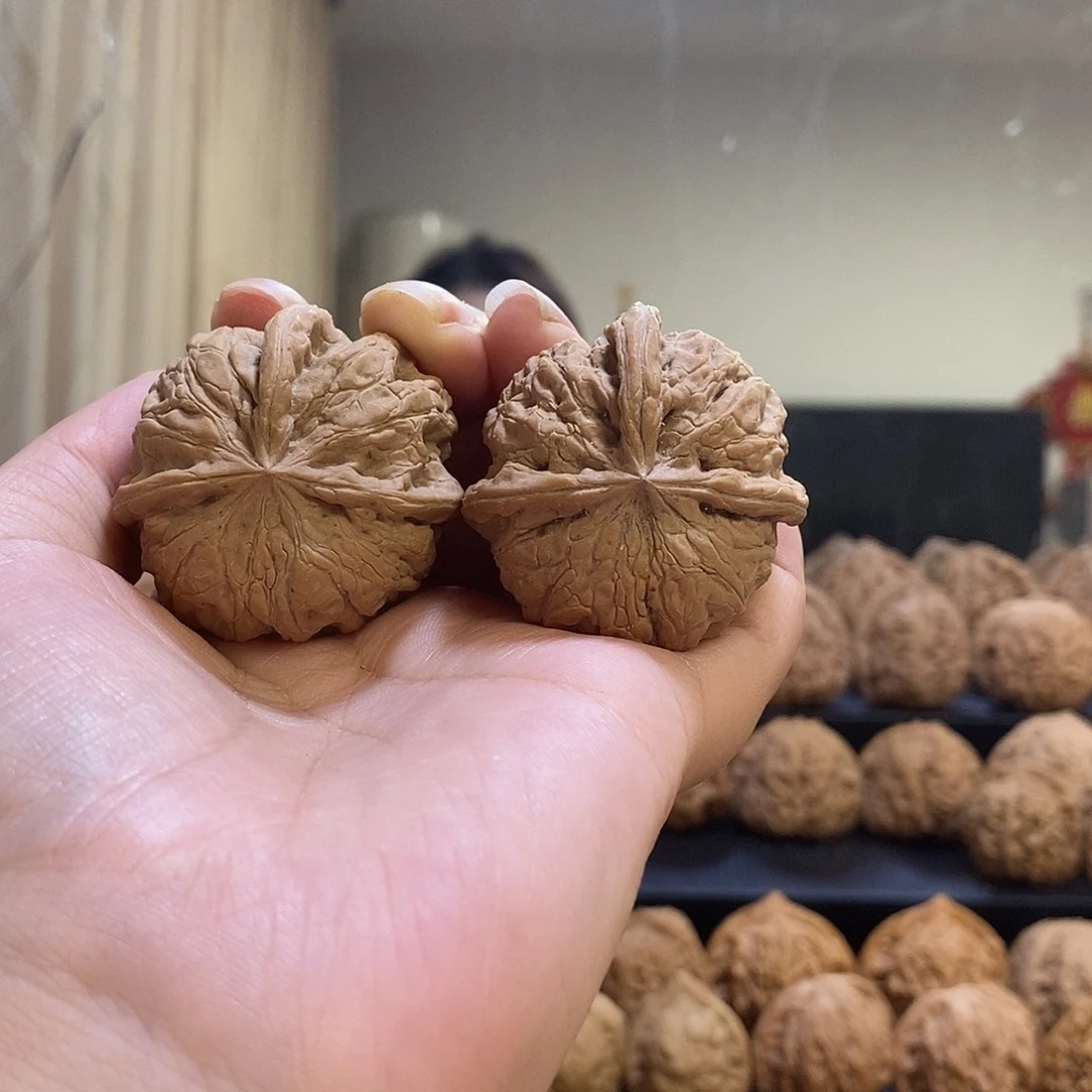 把件文玩核桃雨花石三棱