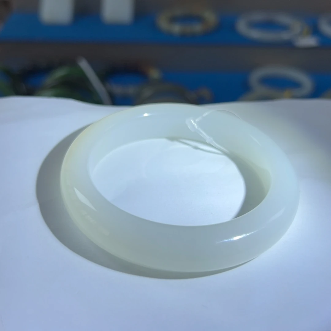 和田玉未镶嵌手镯-白玉厚装