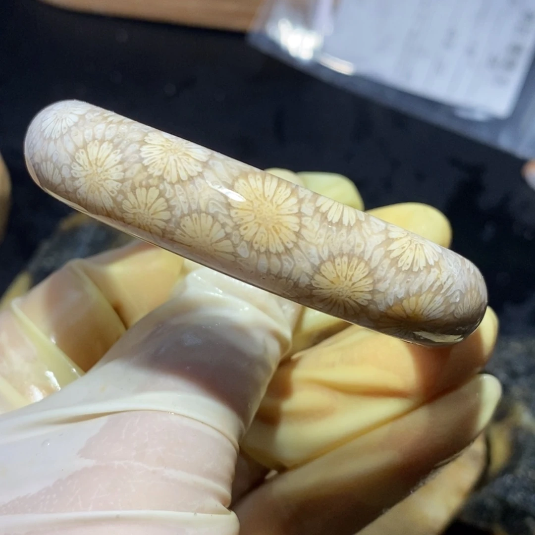 【闪购商品】硅化玉颈饰未镶嵌星****拥