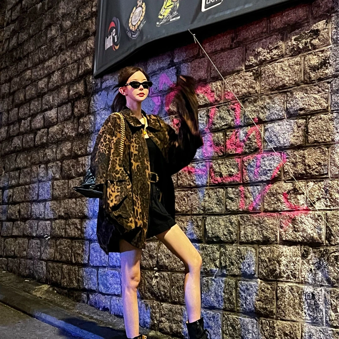 【艺艺推荐】秋季新款 定制料 设计豹纹  显瘦衬衫  W1155