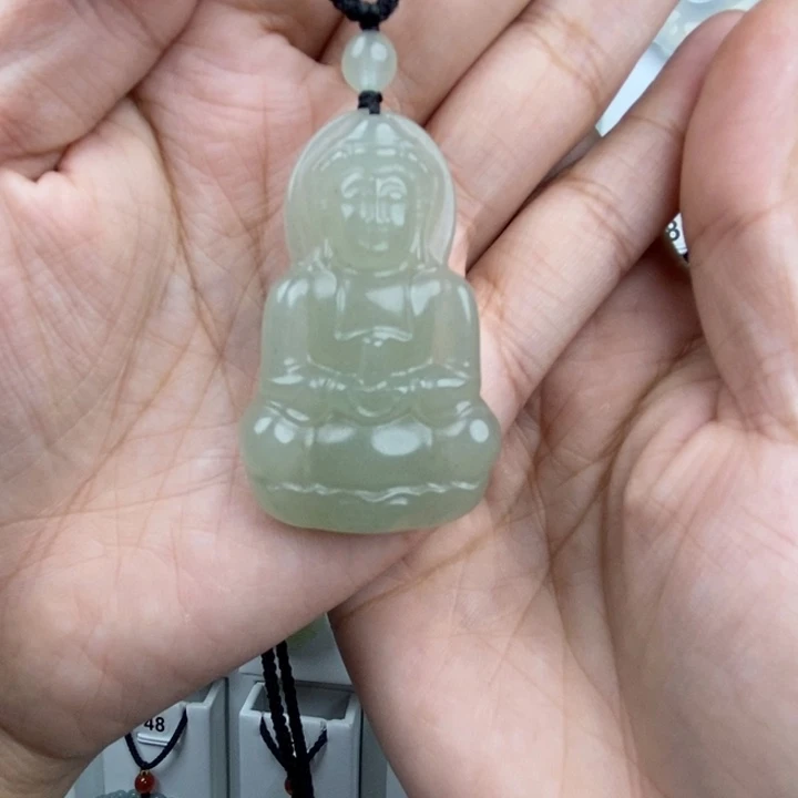 颈饰未镶嵌石英质玉