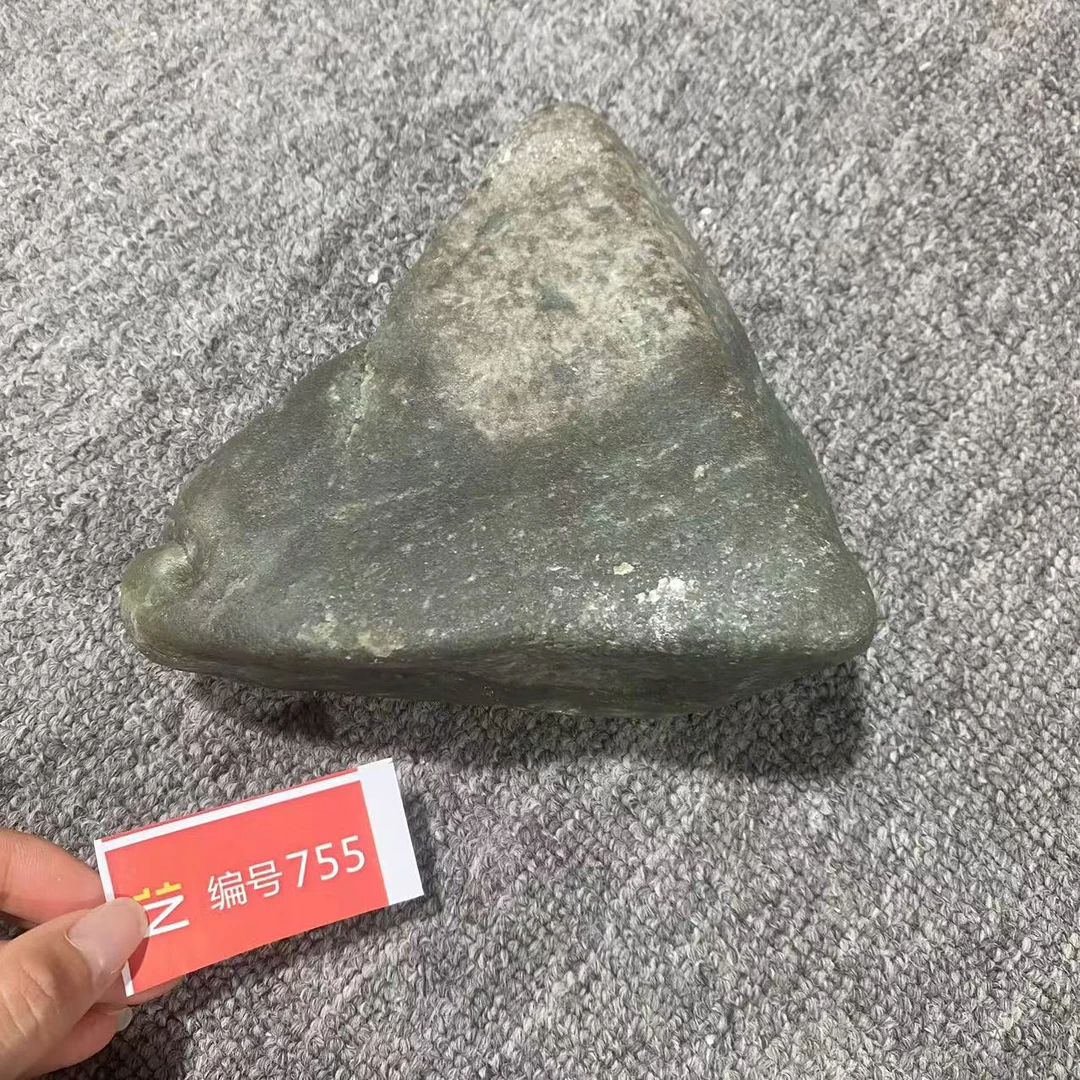 新疆玉料原石发一件编号755