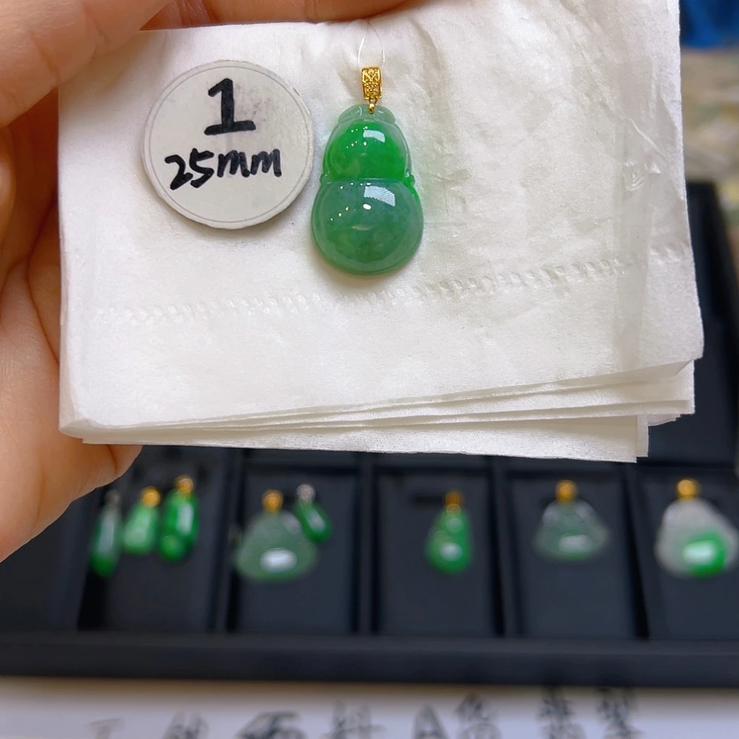 翡翠颈饰18K金镶嵌翡翠