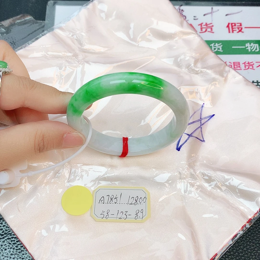 翡翠手镯未镶嵌缅甸翡翠