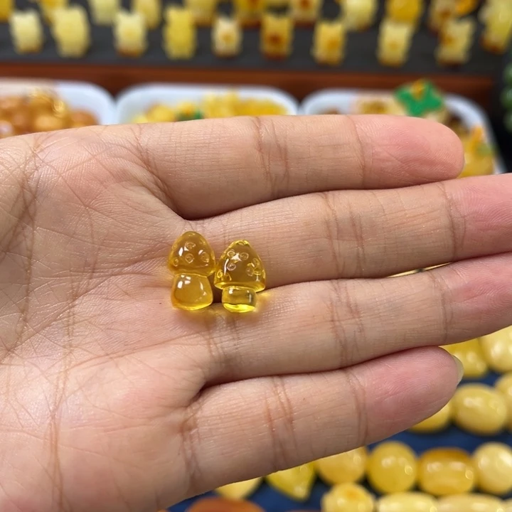 琥珀未镶嵌裸石金珀净水小蘑菇一对