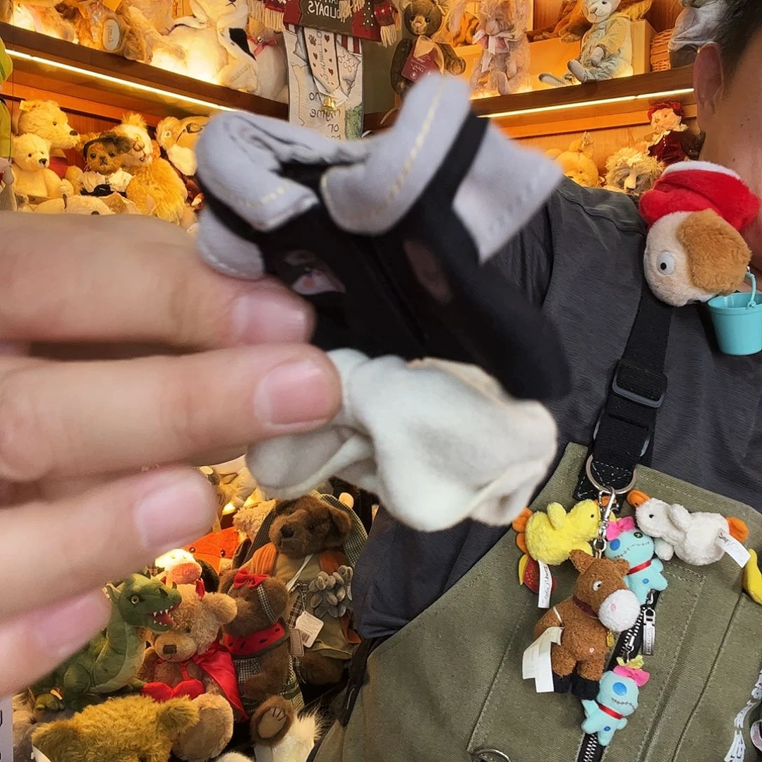 毛绒一套衣服 黑上衣。