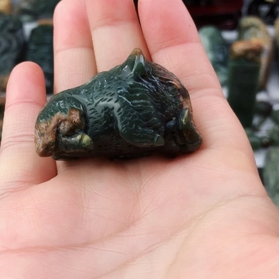 未镶嵌岫岩河磨玉（透闪石质玉）挂件