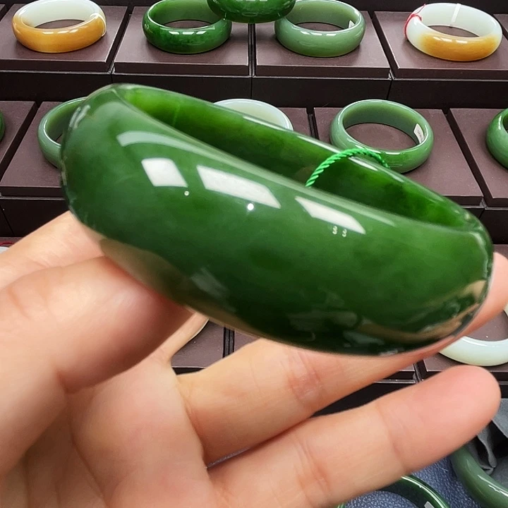 和田玉未镶嵌手镯