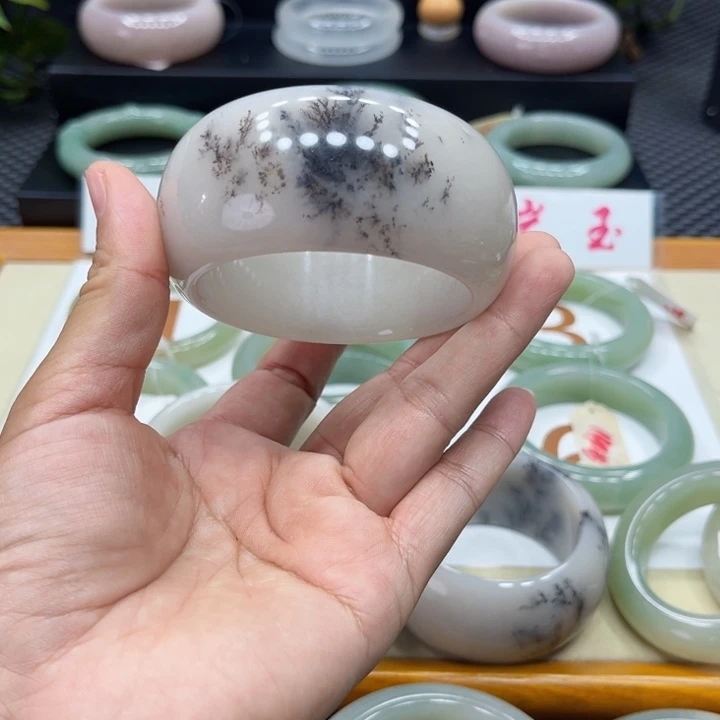 石英质玉手镯未镶嵌h****也