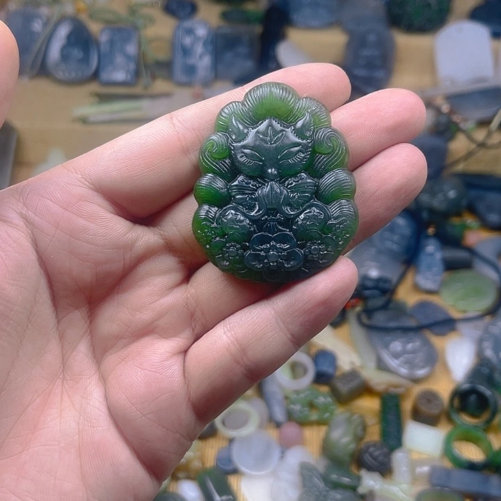 和田玉颈饰未镶嵌