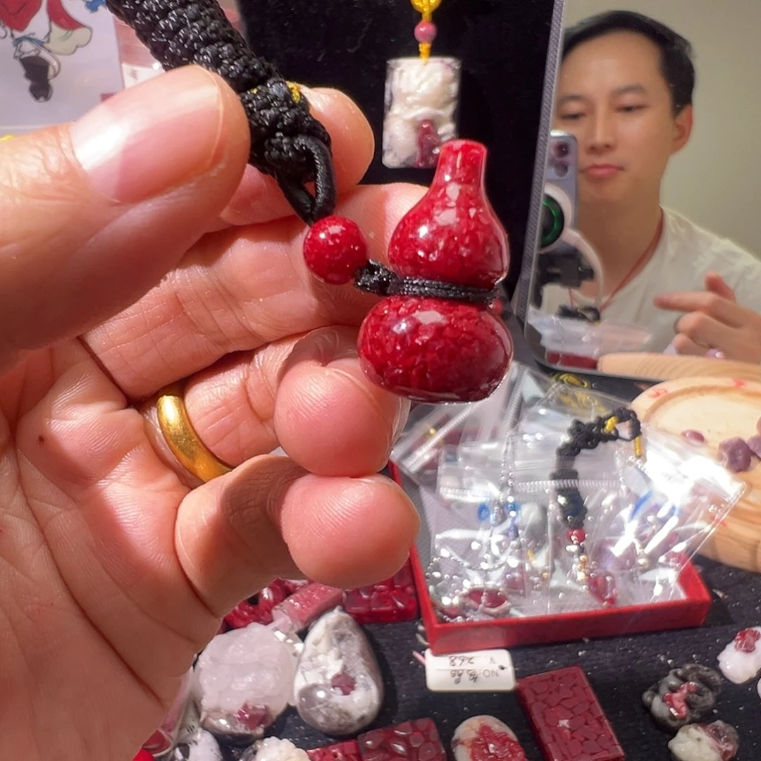 天然辰砂晶体葫芦