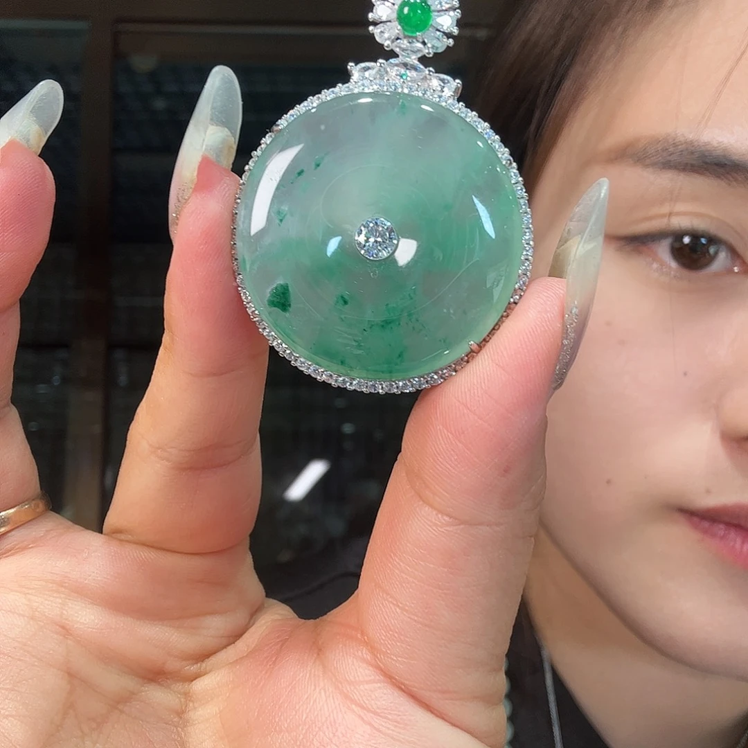 石英质玉（非洲翠）未镶嵌颈饰