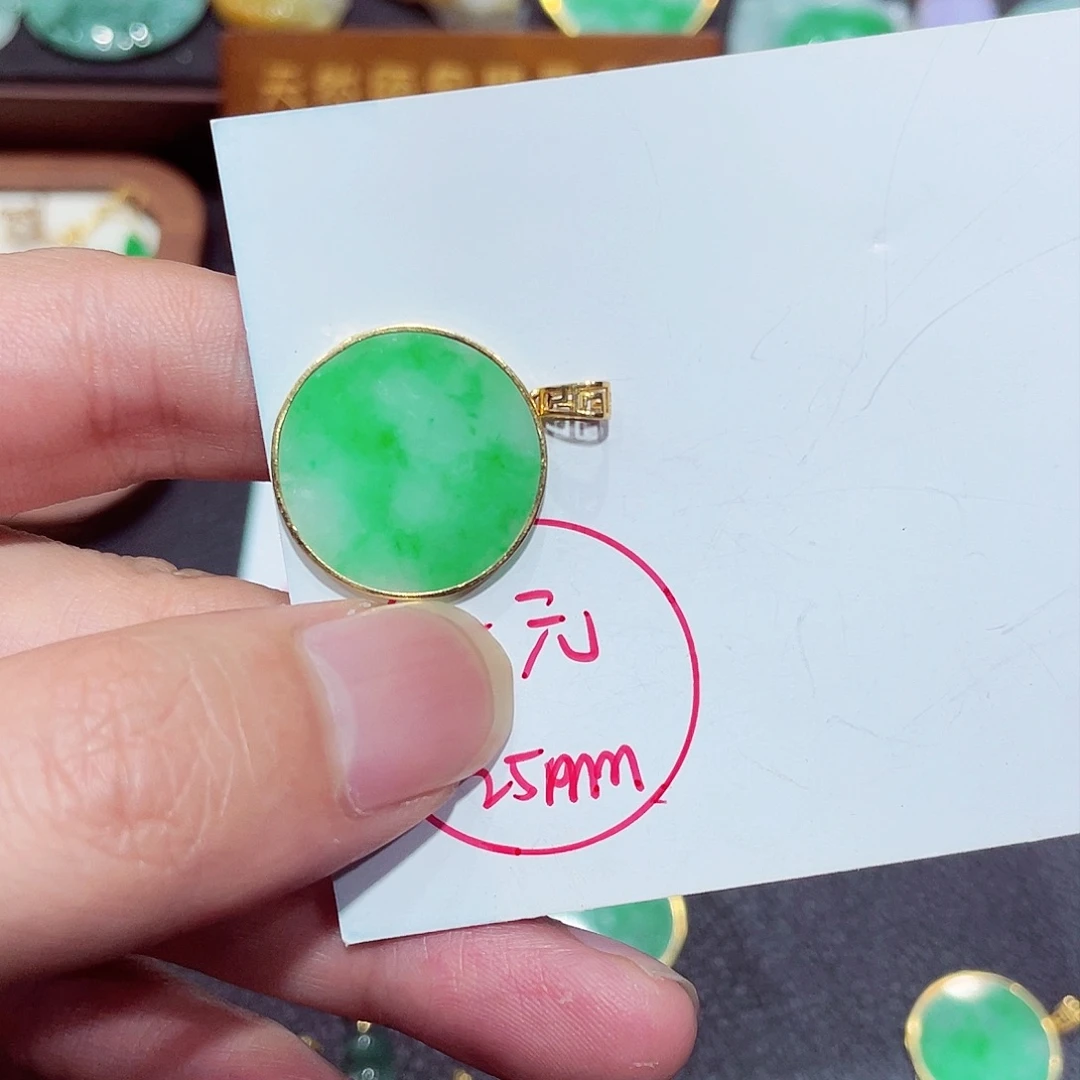 翡翠18K金镶嵌颈饰娜*