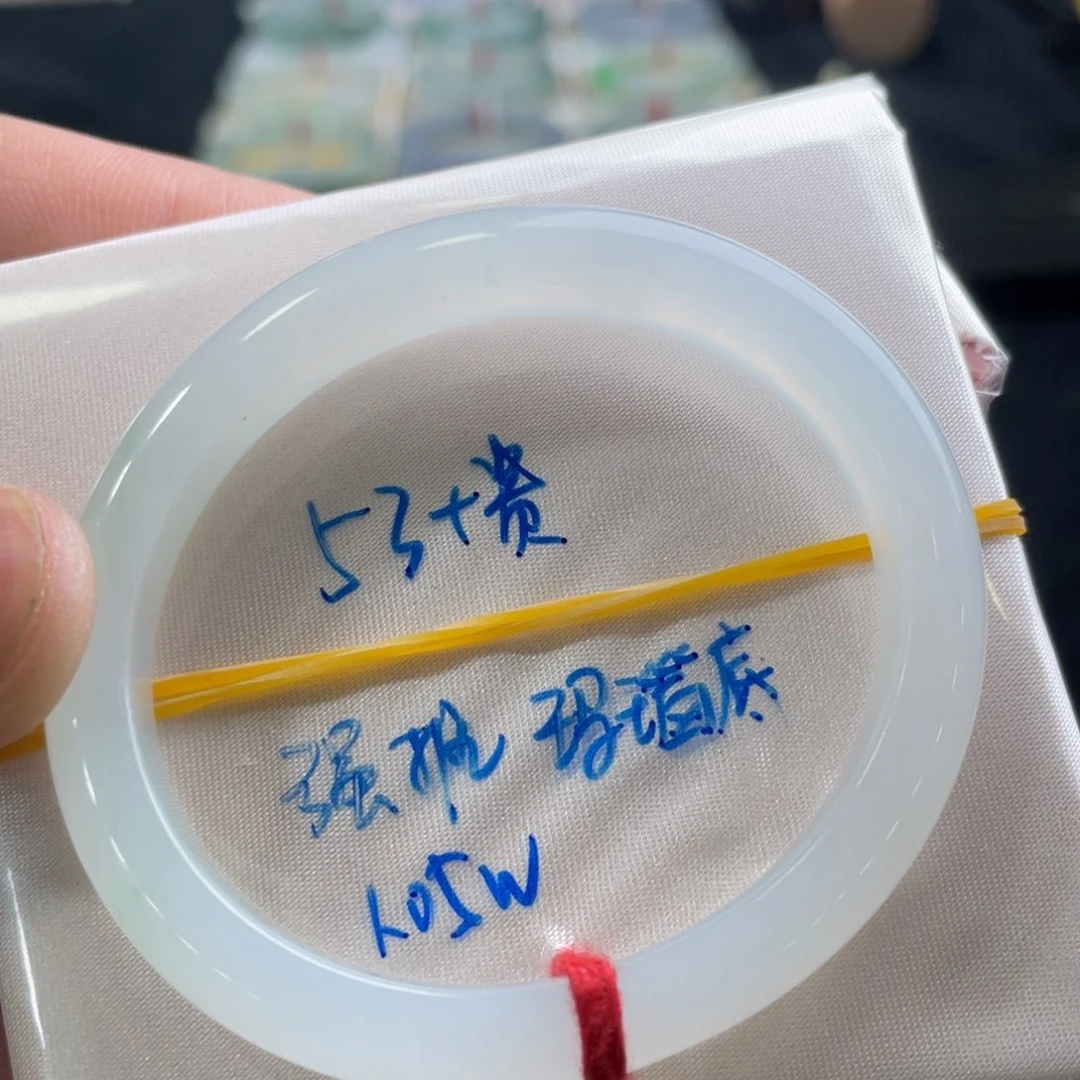 翡翠手镯未镶嵌翡翠手镯