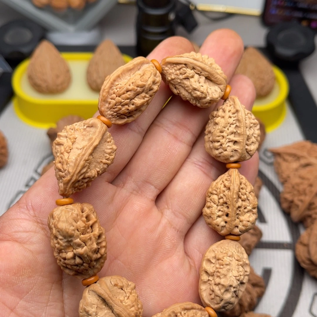文玩核桃把件绣花鞋