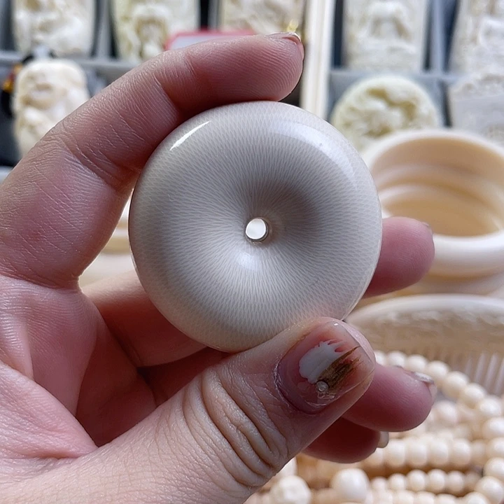 给***人平安扣一个脖挂绳...