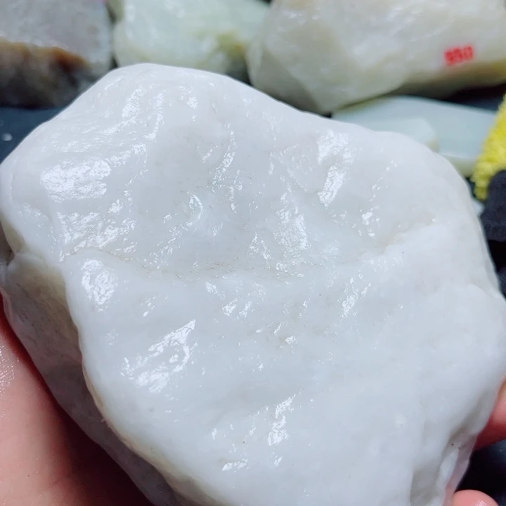 和田玉（糖玉）未镶嵌珠宝奇石