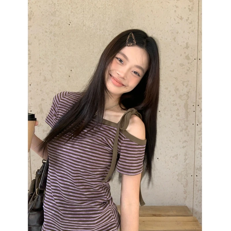 设计感露肩超好看独特漂亮上衣女夏日绝美短袖t恤紫色条纹打底衫