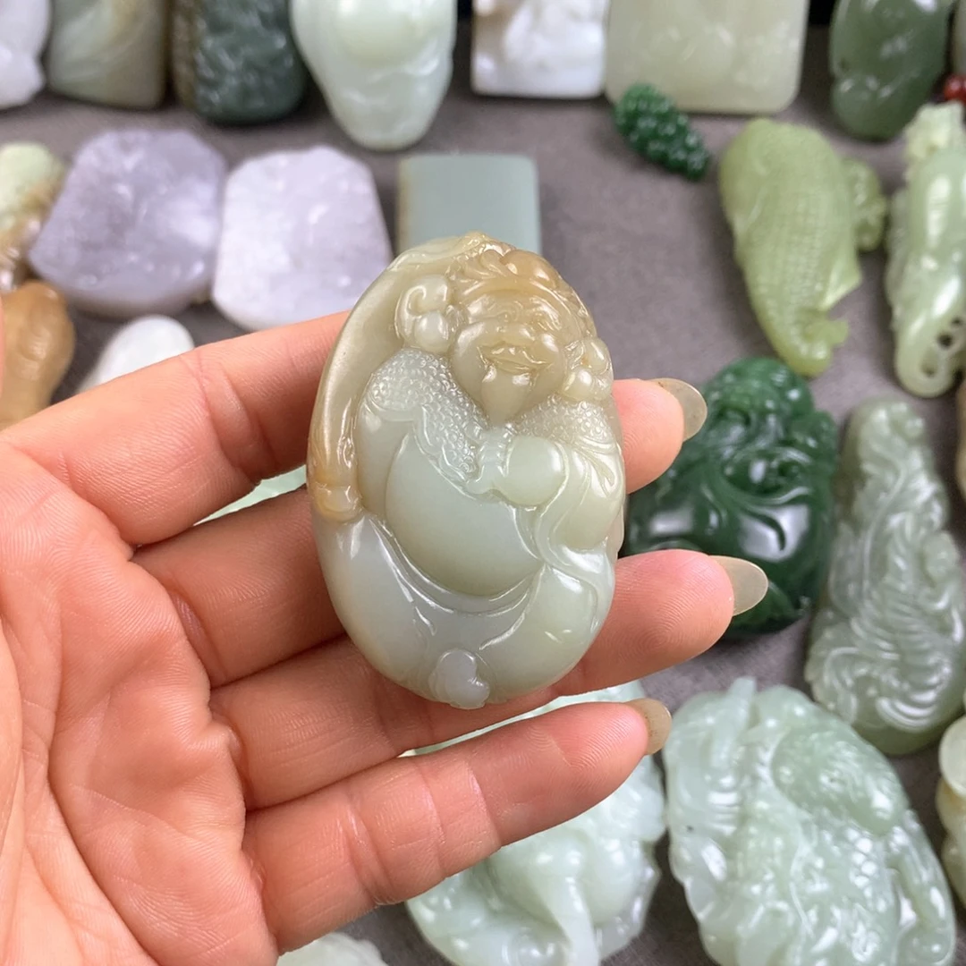 颈饰未镶嵌和田玉（糖玉）