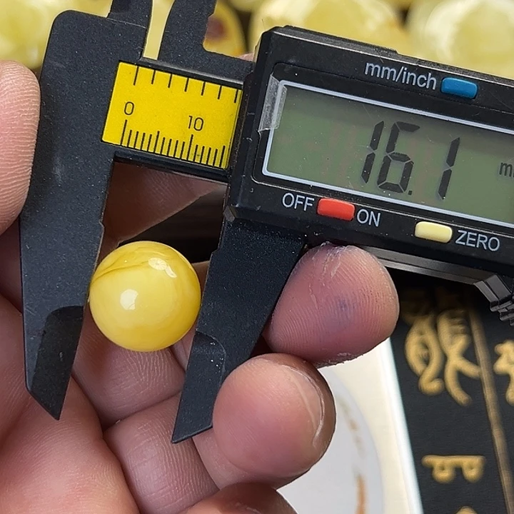 琥珀未镶嵌裸石90