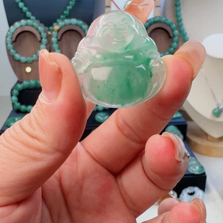 石英质玉未镶嵌颈饰佛公
