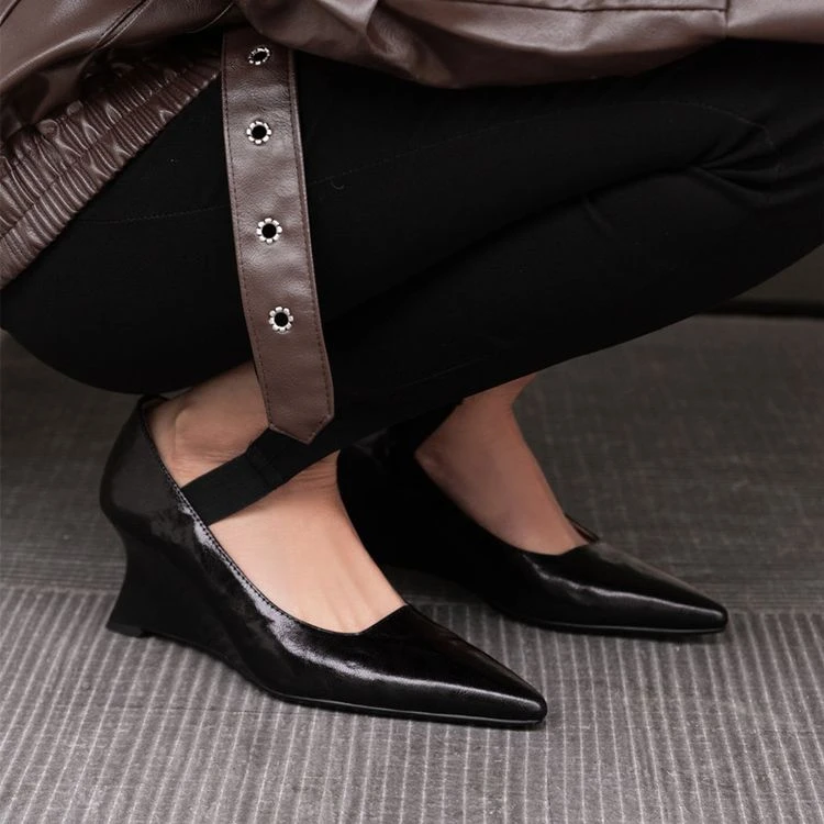 真皮法式气质百搭绝美配裙子尖头坡跟不累脚浅口咖色羊皮高跟单鞋