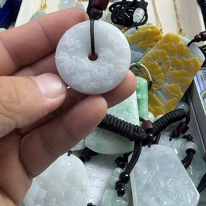 翡翠未镶嵌颈饰缅甸A货双面工面包扣