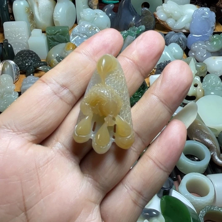 和田玉（糖玉）未镶嵌挂件