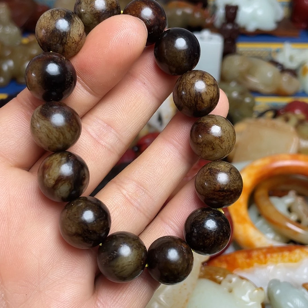 贵***族和田玉未镶嵌挂件