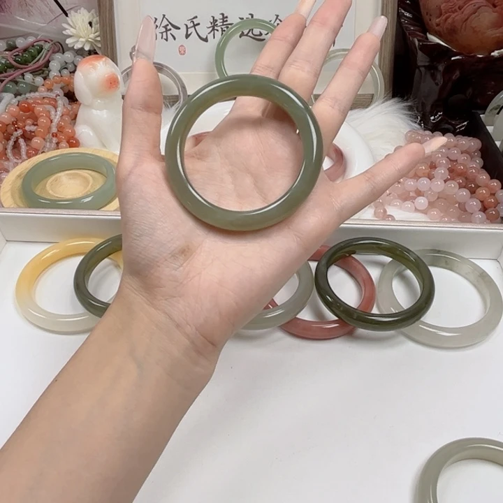 未镶嵌手镯石英质玉巧**块