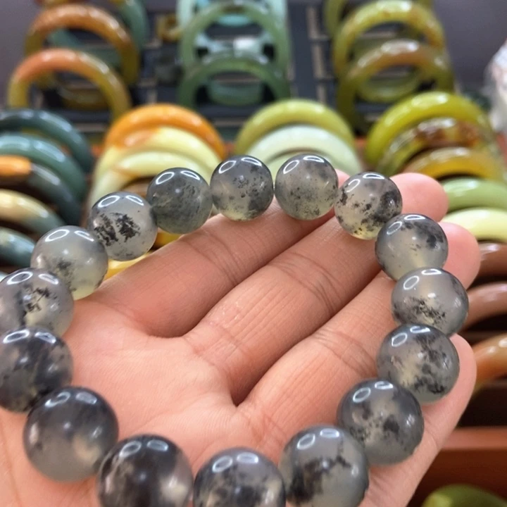 蛇纹石玉手镯未镶嵌