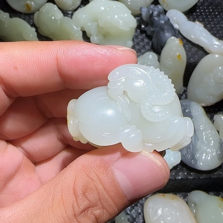 有***大和田玉未镶嵌颈饰