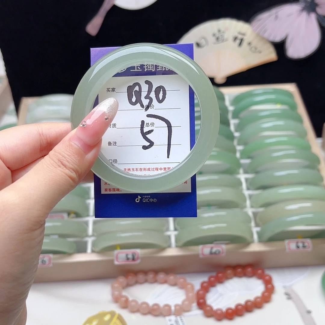 未镶嵌手镯石英质玉