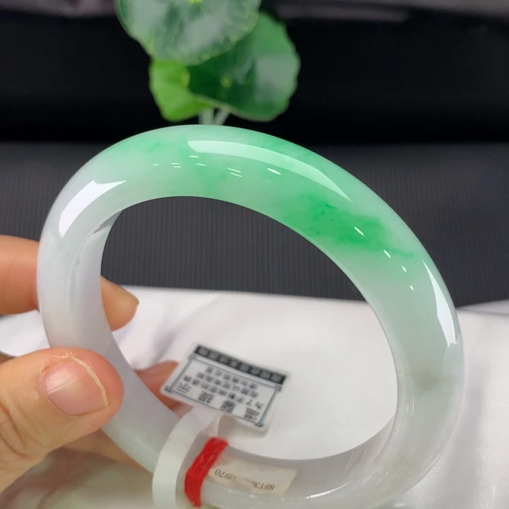 翡翠未镶嵌手镯正圈61