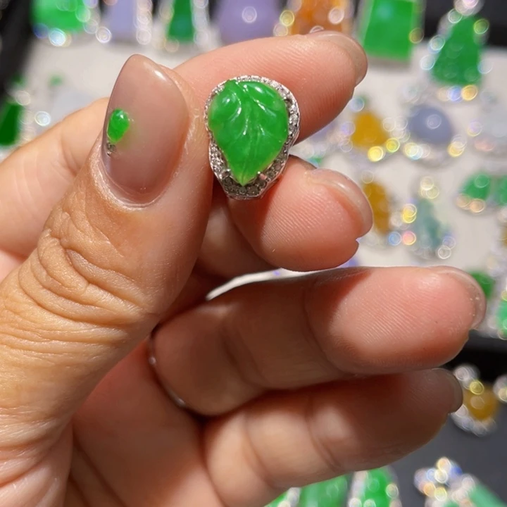 颈饰银S925镶嵌翡翠