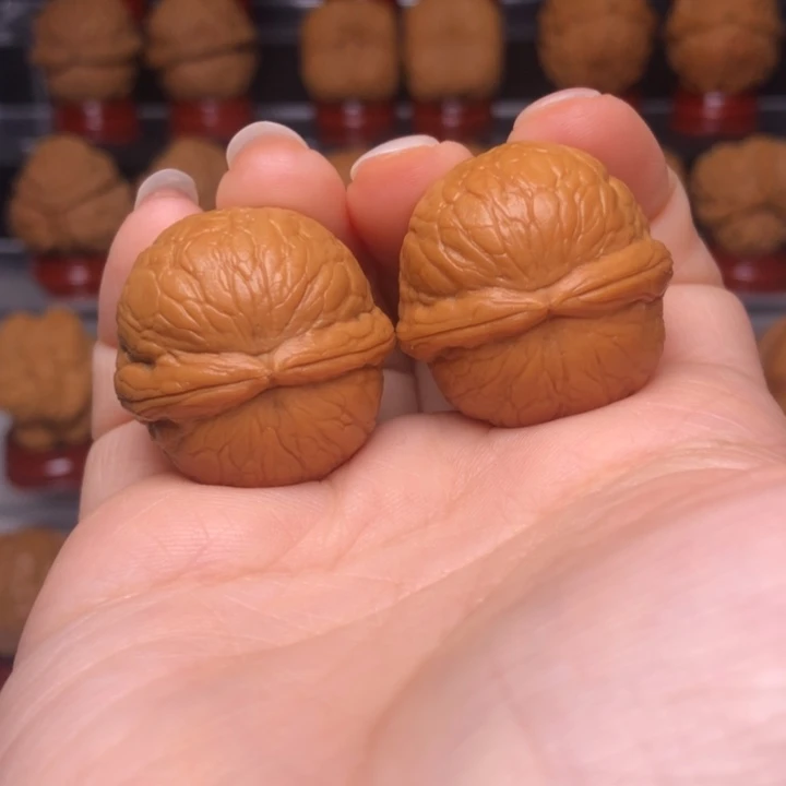 文玩核桃吊坠源****40皮皮球