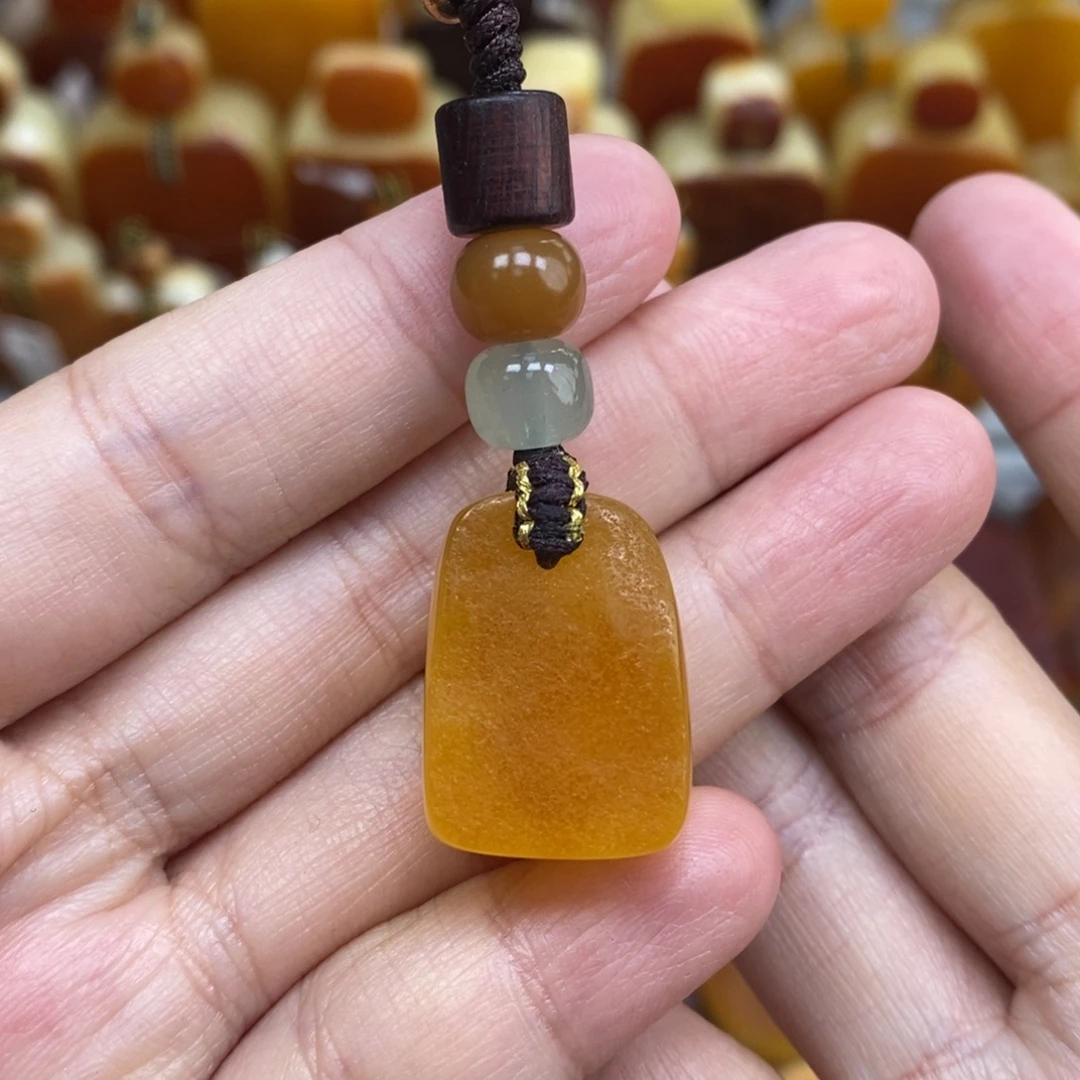 蜜蜡未镶嵌珠宝奇石