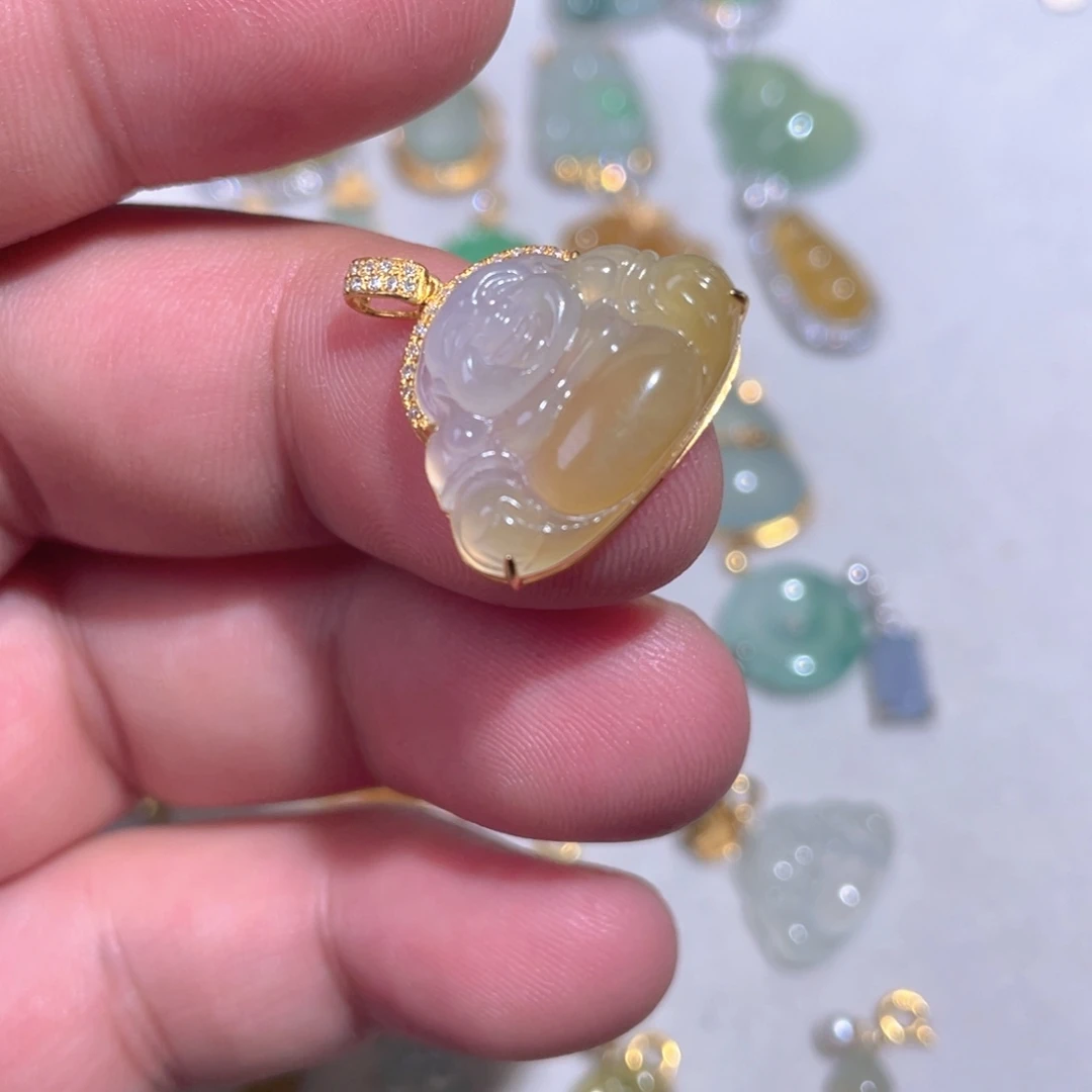 小***萧翡翠18K金镶嵌颈饰