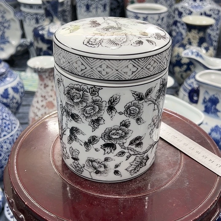 摆件青花瓷居家摆件，储物罐茶叶罐