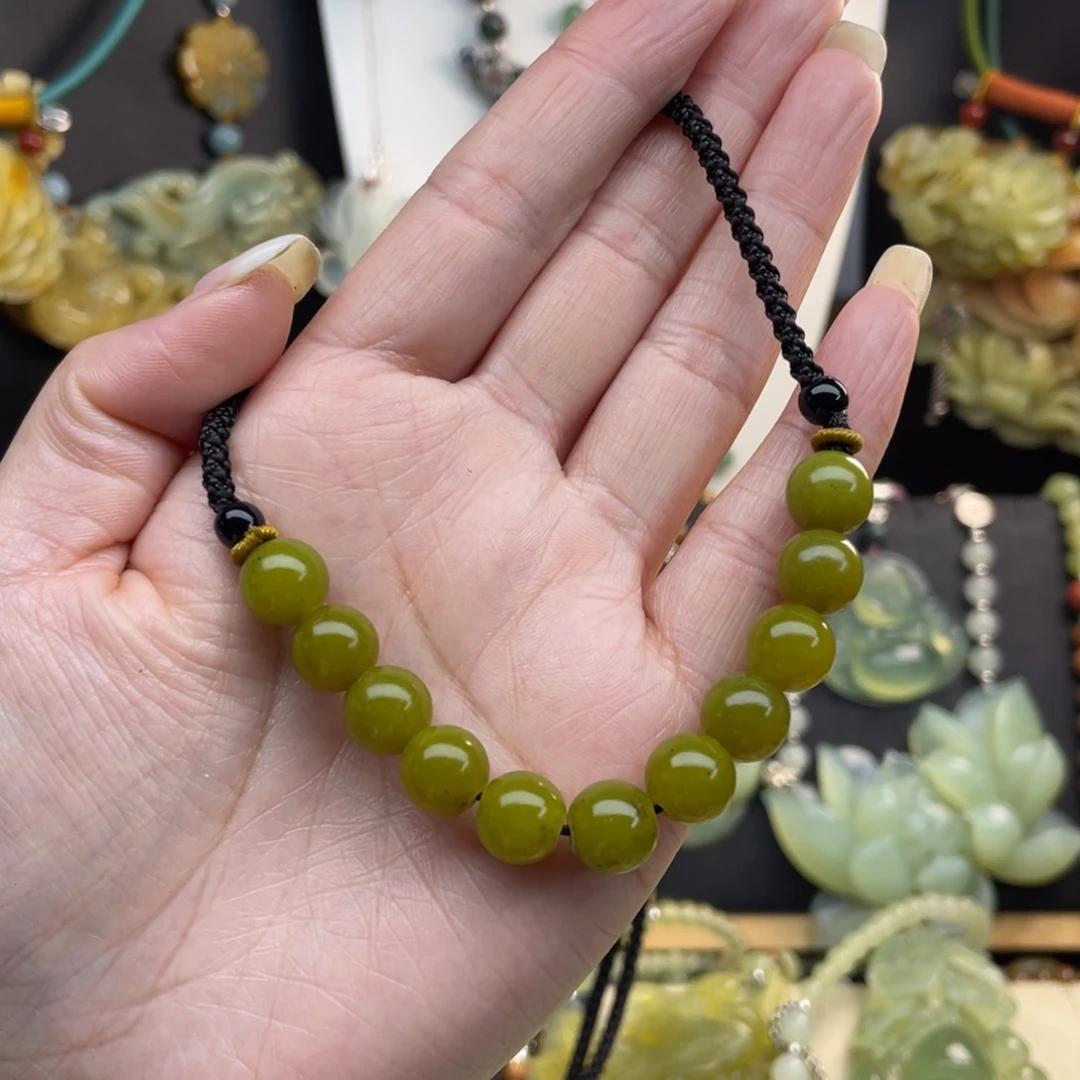 蛇纹石玉未镶嵌颈饰