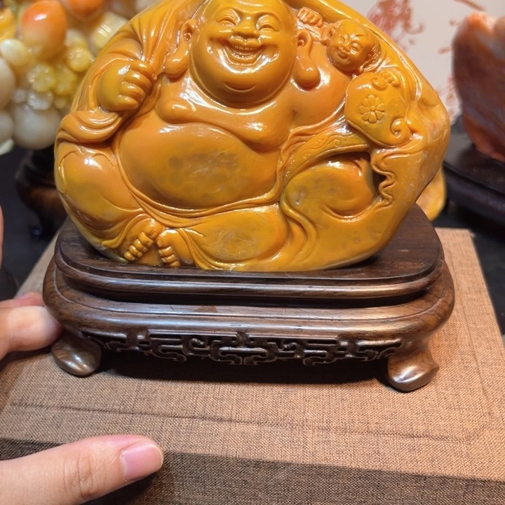 寿山石正***生雕刻的人物